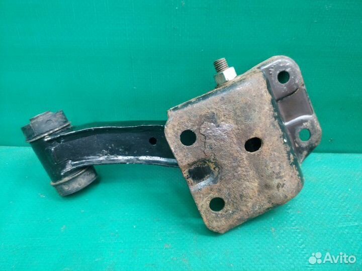 Рычаг подвески верхний правый Nissan Primera P11