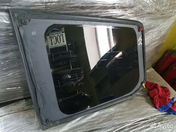 Стекло кузовное глухое правое toyota Land Cruise