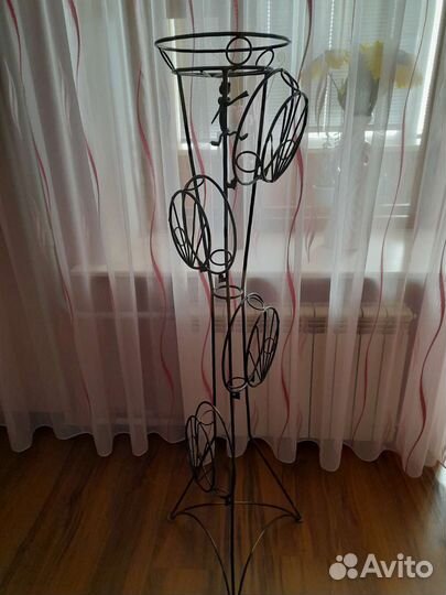 Подставка под цветы металлическая