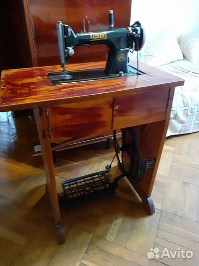 Швейная машинка бу ножная