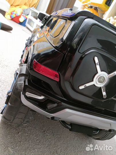 Детский электромобиль (mercedes е333кх)