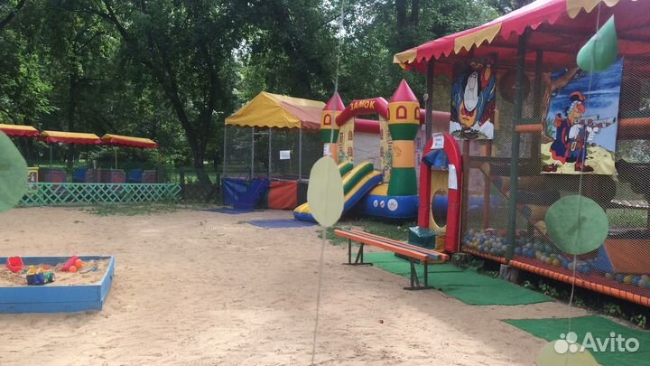 Аттракционы, карусель, батут, лабиринт