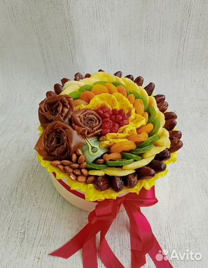 Съедобные букеты из орехов и сухофруктов