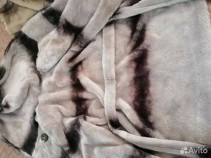 Шубка с капюшоном и поясом. 48 - 50 р