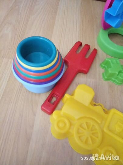 Каталка вертолет+ пирамидка+для песочницы набор