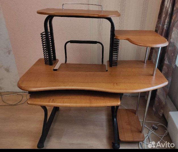 Компьютерный стол