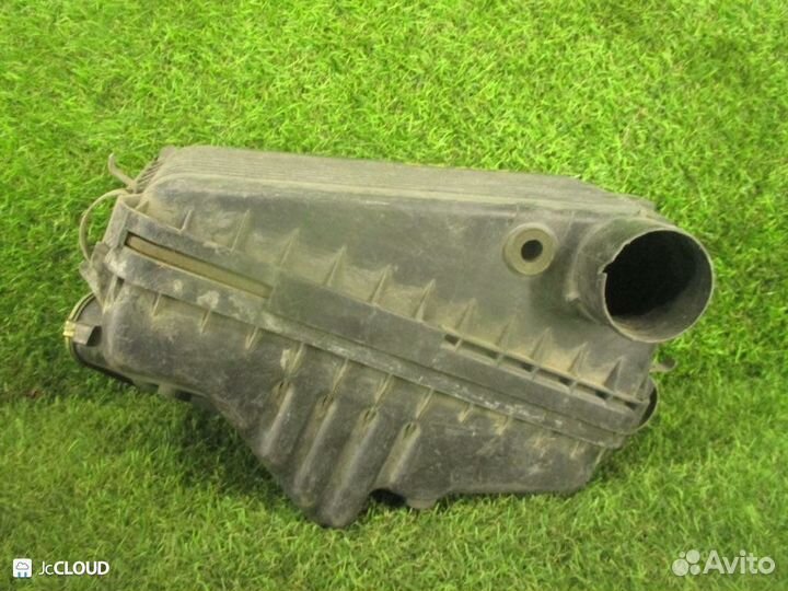 Корпус воздушного фильтра на toyota carina ST190 4