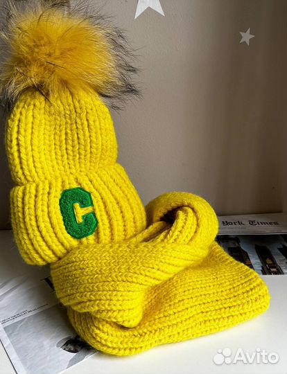 Шапка с помпоном енот и снуд