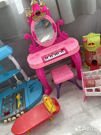 Кухня, трюмо, игрушки для девочки