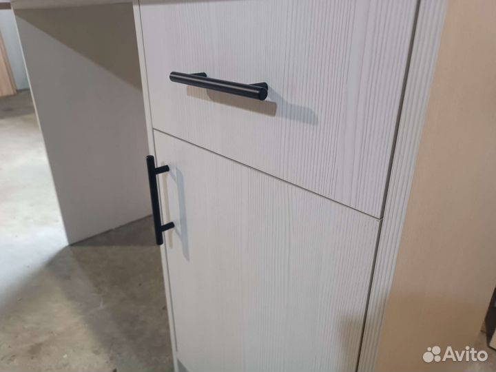 Детский письменный стол