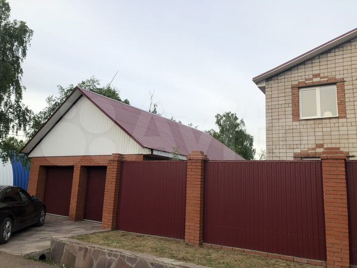 Коттедж 200 м² на участке 10 сот.