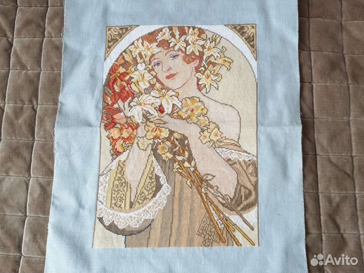 Готовая картина, вышитая крестом