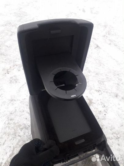 Подлокотник Volkswagen Touareg 7L