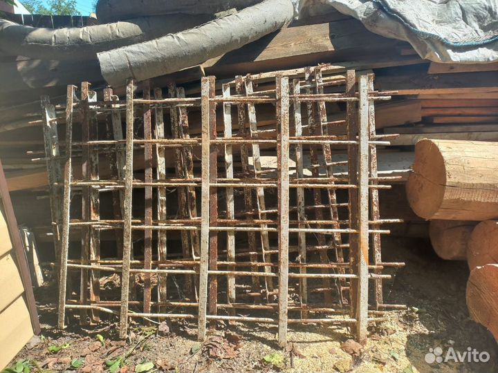 Металлические решетки на окна бу. 92*126