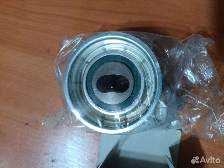 Ролик натяжитель грм тойота