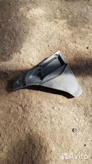 Пластик моторного отсека правый BMW 6 6987606