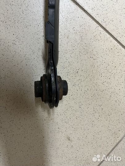 Рычаг задний нижний левый Honda Civic 4D