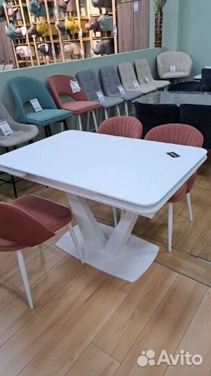 Стол стеклянный