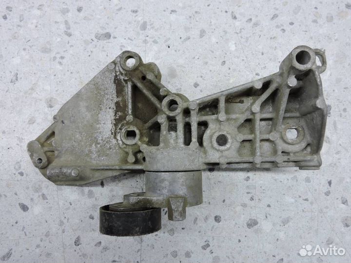 Кронштейн генератора Renault Megane 3 2009-2016