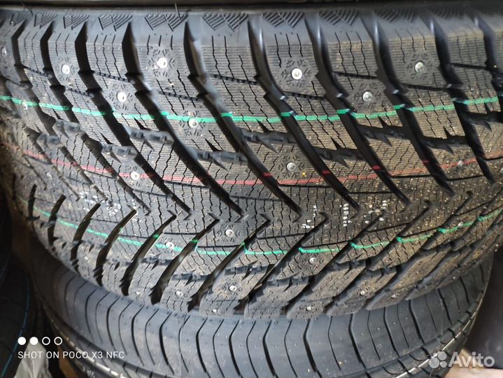 Zmax Winternova Stud II 225/45 R17