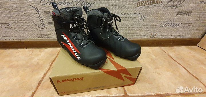 Лыжные ботинки