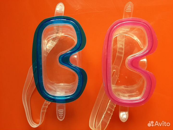 Маски для ныряния и набор аквалангиста