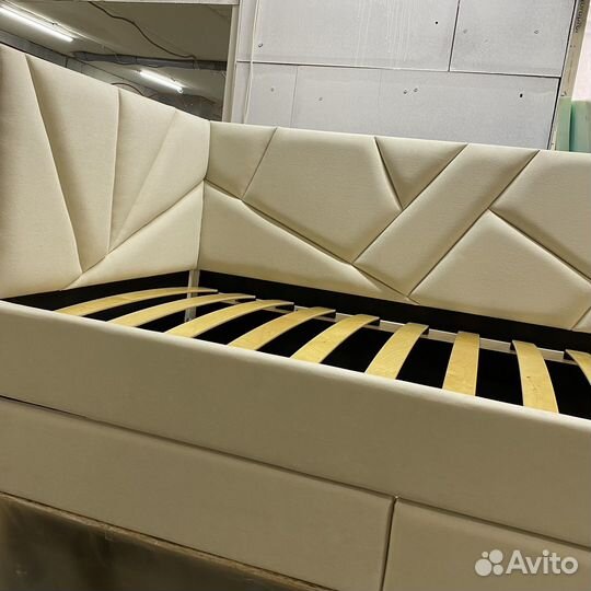 Кровать для ребенка подростка мягкая со спинками