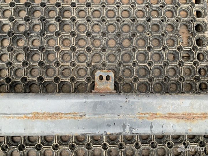 1674548 Усилитель переднего бампера