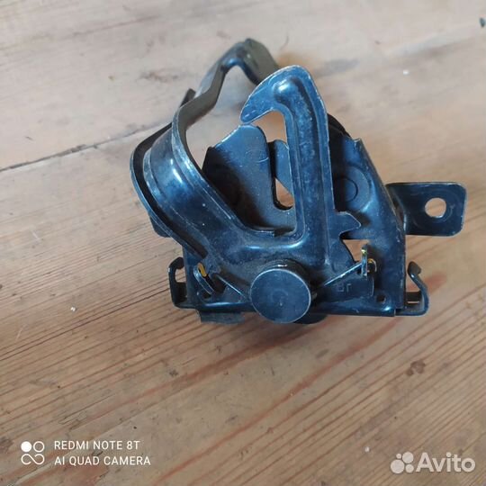 Замок капота