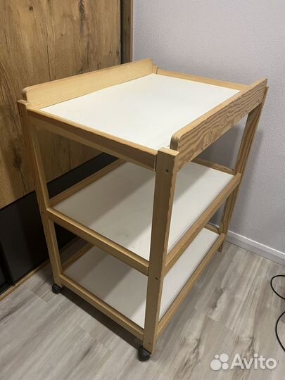 Кроватка детская и пеленальный стол