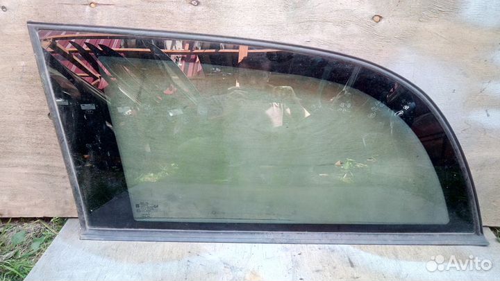 Стекло заднее левое кузовное Универсал Омега Б
