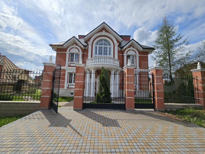 Дом 500 м² на участке 15 сот.