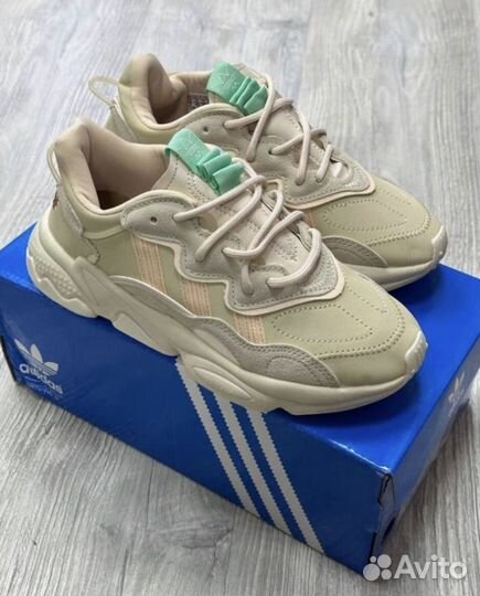 Кроссовки женские Adidas Ozweego