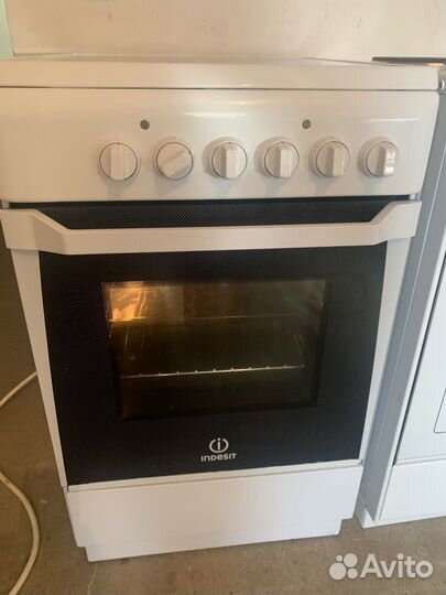 Плита электрическая Indesit, в отличном состоянии