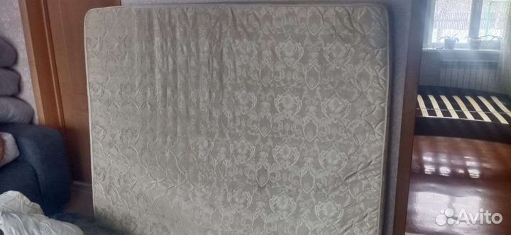 Кровать двухспальная с матрасом бу 160 200
