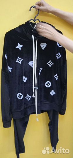 Костюм спортивный