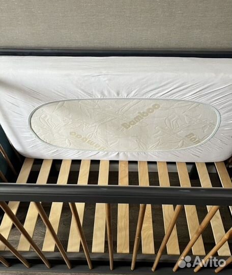 Кроватка детская с матрасом 120 на 60
