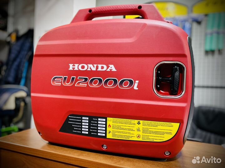 Инверторный бензогенератор Honda EU2000i