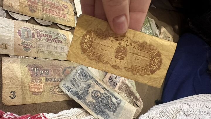 Монеты и купюры