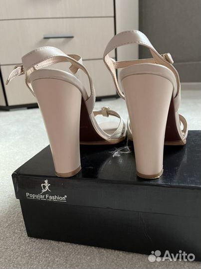 Босоножки женские