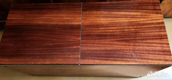 Сундук для белья и книжные полки бесплатно