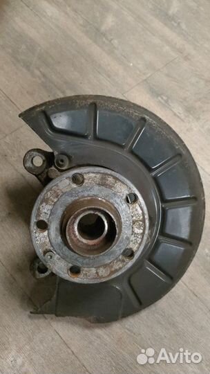 Кулак поворотный передний левый Skoda Octavia II