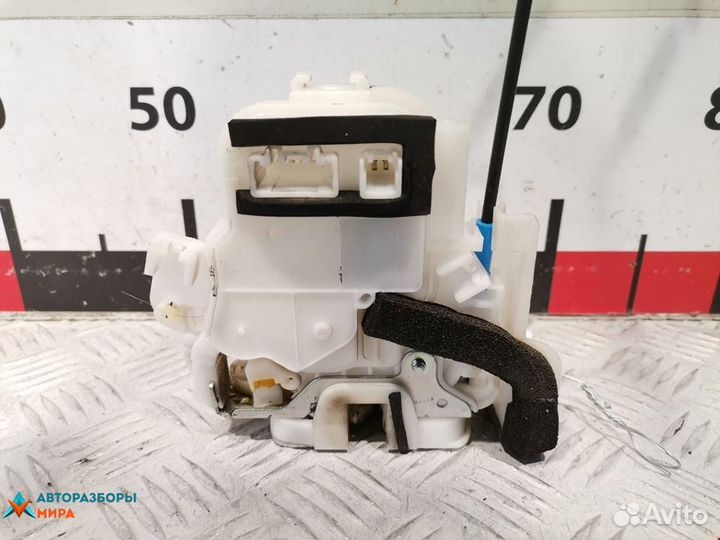 Замок двери передней правой Subaru Outback 4 2011