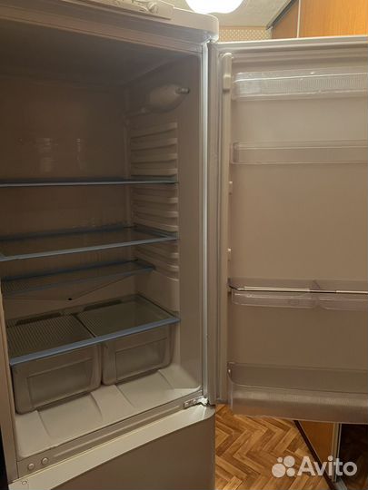 Холодильник indesit