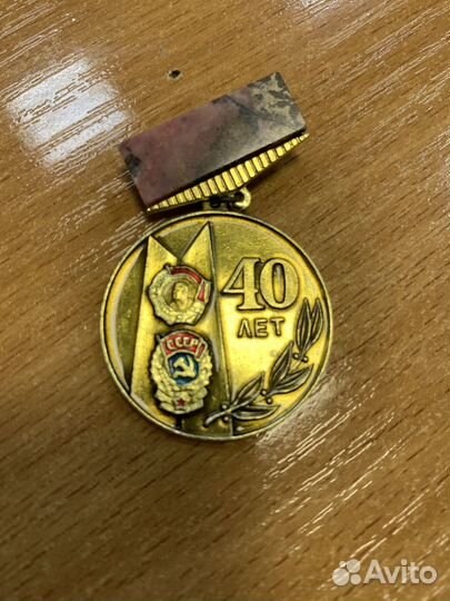 Значок 40 лет п.о. октябрь передовику производства