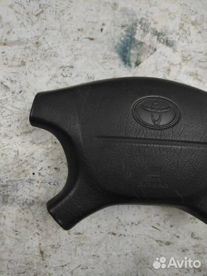 Подушка безопасности водителя Toyota Avensis