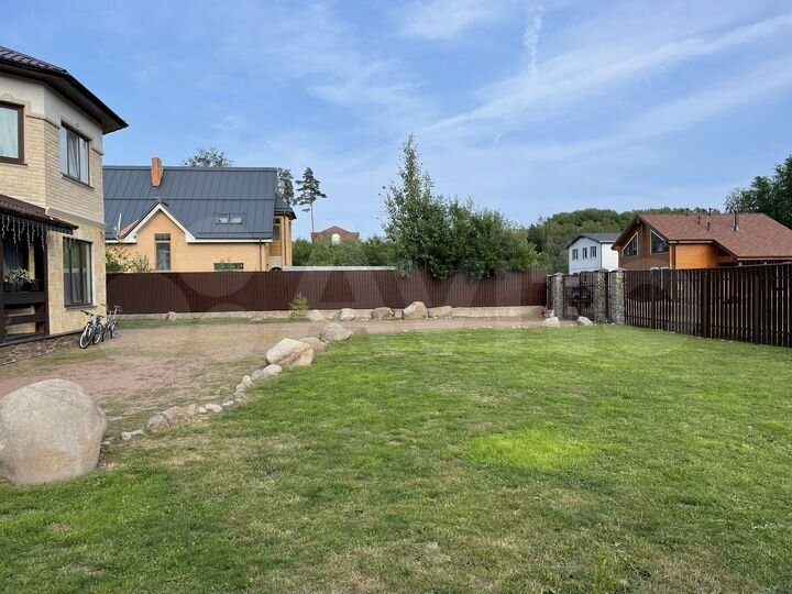 Коттедж 218 м² на участке 12 сот.