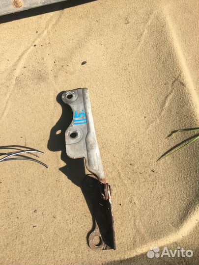 Петля капота Митсубиси Галант 8