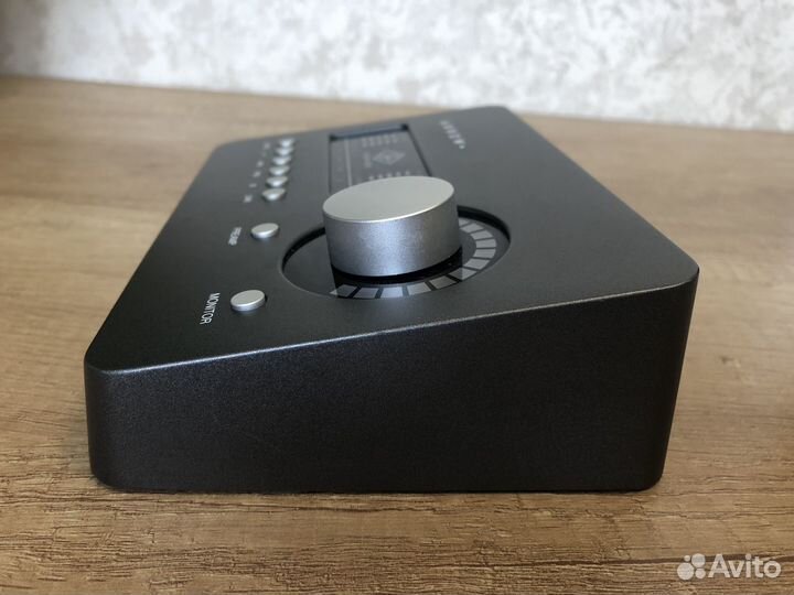 Аудиоинтерфейс Universal audio arrow