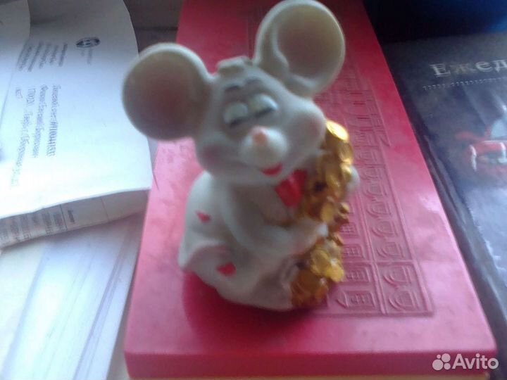Статуэтка фарфор